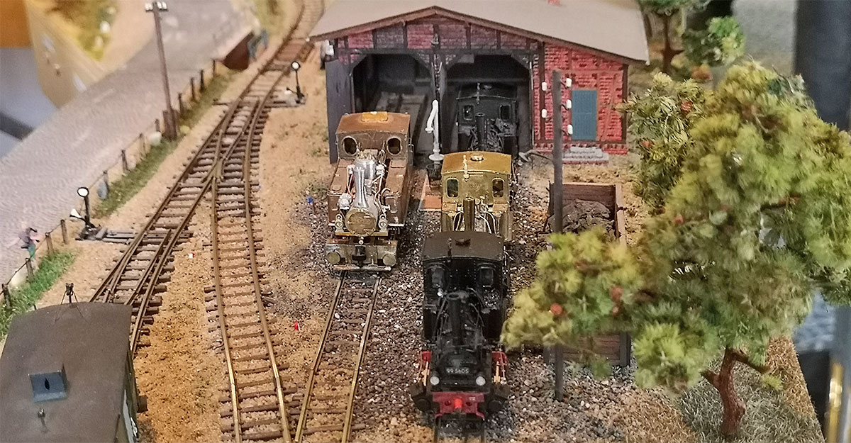 Lokomotiven kommen aus der Werkstatt